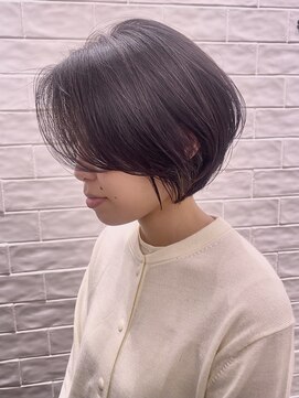 ステア ケース(stair case) レイヤー　顔まわりカット　丸みショート