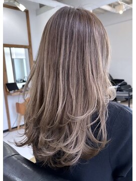 ハーツ(Heart's) 白髪ぼかし/イメチェンヘアスタイル/前髪カタログ/ショート