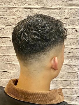 銀座マツナガ 新宿野村ビル店 癖毛を活かすフェードスタイル