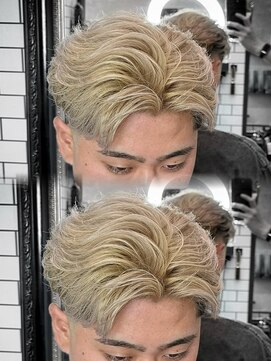 トップバイスリーナイン(TOP by THREE NINE) 外国人風ベージュカラー