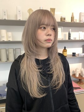 ラボ(Ravo) ホワイトベージュとレイヤーカット