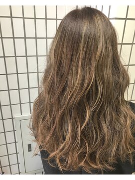 ラべリー 池袋(LOVELEY) お客様Style82 ハイライトアッシュベージュ 【 shoma 】