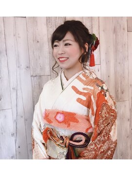 アカラ ヘアアンドメイク 宇美(Akala hair&make) ちょっぴり大人なねじりアップ成人式バージョン