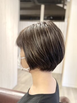 アンプリュス リアン(1+ Unplus lien) ハイライトグラデーションカットグレージュ前下がりボブ/亀戸