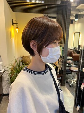 ギミック 自由が丘(gimmick) ◆暗めカラーのショートボブ【デザインカラー/グランマッシュ】