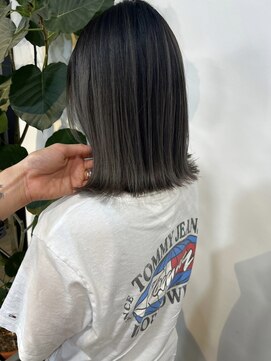 メリー オオサカ(Merly Osaka) 目立ちすぎないさりげないバレイヤージュ_dark ash_