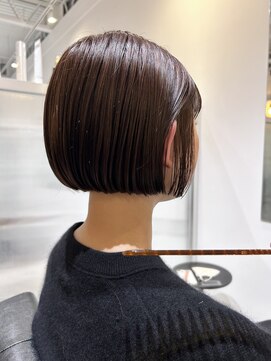 マチルダ(Matilda) 厚みのあるタイトなミニボブ