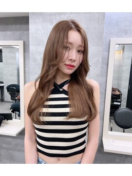 テイス 新宿(TACE) ミルクティーベージュ[ネビージュ/黒髪/小顔/新宿]