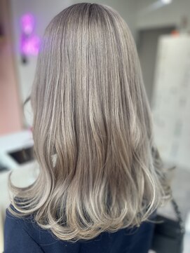 ラビス 浦和(Lovis) アンブレラカラー／こなれミディ／ウェーブパーマ／韓国マッシュ