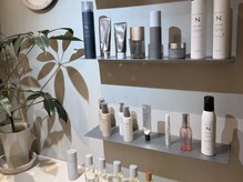 カエラ バイ アメリ(kaela by ameri)の雰囲気(豊富なスタイリング剤、ケア剤にて最適をご案内いたします◇)