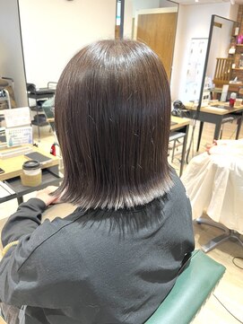 サラ(sarah) 切りっぱなしボブ