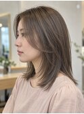 柔らかグレージュ（デザインカラー）×大人のミディアムレイヤー
