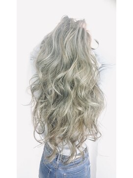 シーデン(C-den) 外国人風ハイライト×シルバーアッシュ×イルミナ×グレージュ
