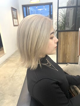 ヴィアルス 美園店(VIARS) ホワイトベージュ/ホワイトカラー/ブランドカラー