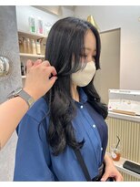 ポジ(poji)&nbsp;韓国風　前髪カット　艶髪　くびれ巻き　サイドバング