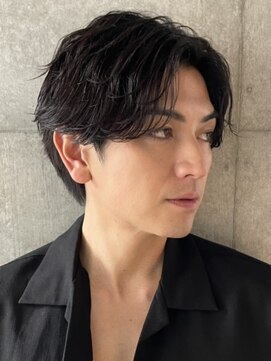 ブルニール 心斎橋(BLEUNIR) ビジネスヘア　波巻きパーマ センターパート ツイストスパイラル