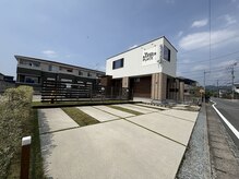 フクオカバーバープレイス(FUKUOKA BARBER PLACE)の雰囲気（サロン前に駐車場も完備◎）