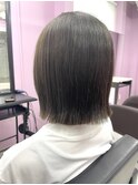 外ハネ切りっぱなしボブ