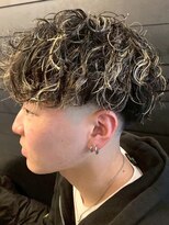 ディスイズバーバーフォース(THIS IS BARBER 4th)&nbsp;ハイライト フェードカット スパイラルパーマ 波巻きパーマ