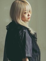 バーノン(VERNON)&nbsp;WHITE SEMILONGwearingFUMIKA_UCHIDA【VERNON】058-262-3611