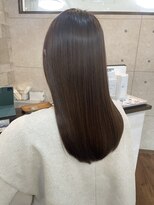 クオート(quoit) 揺れるサラツヤストレートロングヘアー 髪質改善