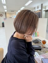 エマディライト(EMA DELIGHT) 白髪染めでも明るい大人のショートボブ