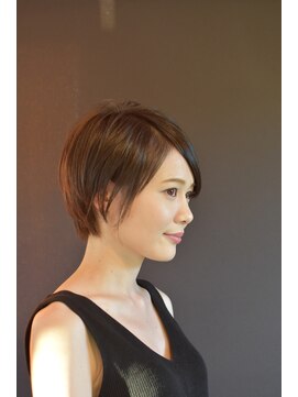 ユーヘン(uhem) 定番耳かけ前下がりボブ