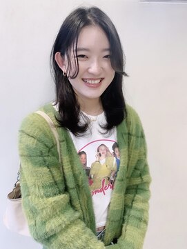 ピエドプールポッシュ(PiED DE POULE POCHE) 黒髪ミディ * センターパート × シースルーバング