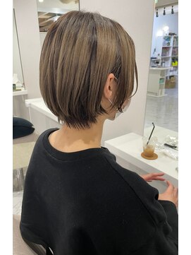 ハル(HAL) short bob × milk tea greige