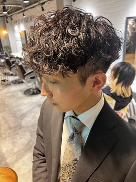 エイトメン 吉祥寺店(EIGHT MEN) スーツ短髪スペインカール刈り上げ黒髪波巻きスパイラルパーマ