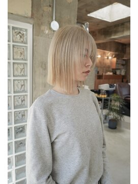 シゼン(SHIZEN) ブロンドベージュ×切りっぱなしボブ