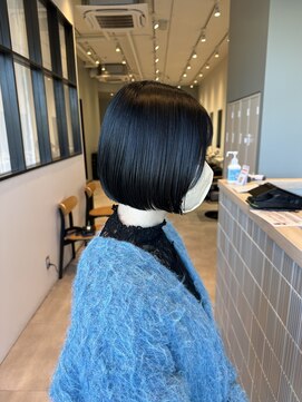 アヴェリー(avely) 切りっぱなしボブ/ブラックカラー/髪質改善/ボブ/トリートメント