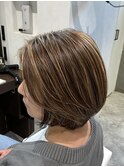 新城明るい白髪染め白髪ぼかしハイライト 大人ショートボブ