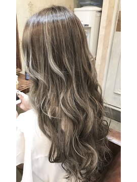 ジョージ(Jo-Ji) ナチュウェーブ × Smoky Ash♯インナー♯ハイライト♯ブリーチ