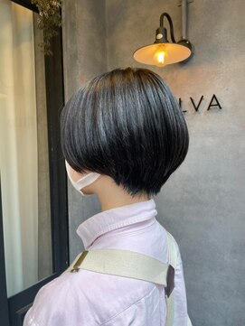 ナンバー ジルバ 立川 (N° jillva) ワンレンボブ前下がりショート内巻きワンカール鎖骨ミディアム