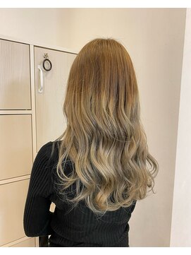 ジュエ ヘアー デザイン(Jue hair design) ホワイトベージュグラデーションカラー