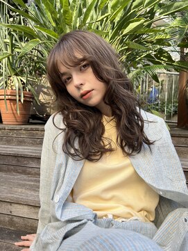 アデ オモテサンドウ(ade omotesando) 人気のレイヤーカットとニュアンスパーマで動きと柔らかさを◎