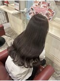 サラんヘア！グレージュカラーにサラツヤ髪でモテ髪に