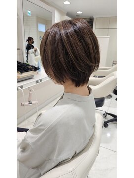 アッシュ 二俣川南口店(Ash) 20代30代40代/ナチュラルカラー/束感と毛流れエアリーショート