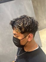 ヘアー ワークス ボナ 前橋店(HAIR WORKS bona.)&nbsp;ストリート感MAX◎黒髪ベースに大胆メッシュ×スパイラルパーマ