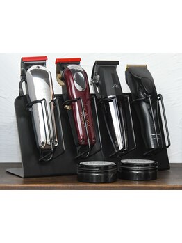 バーバーならではのシェービングで清潔感UP!!自分では難しい顔周りのお手入れは、プロにお任せください！