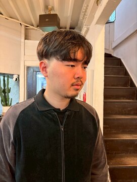 ビーバイエイトジェンツ(Bee by EIGHT GENTS) 刈り上げセンターパート/波巻きツイストスパイラル/心斎橋