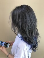 ヘアースペース ブイ(hair space V) シルバーアッシュ×インナーカラー