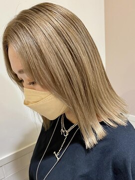 ネオリーブ チロル 横浜西口店(Neolive CiroL.) 白髪ぼかし　ミルクティーベージュ　切りっぱなし