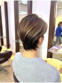 ハイライトカラー#みみかけショート#くすみベージュ