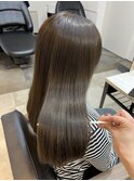 大人可愛いオリーブグレージュ透明感カラー