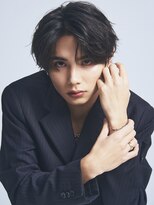 ニュアンスパーマ　センターパート　黒髪　毛流れパーマ