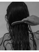 「カラーは傷む」を覆す。髪質改善トリートメントを組み合わせた新・ヘアケアカラー