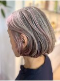 白髪をそのまま活かしたデザイン　グレージュ×ピンク