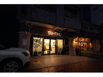ビーパル Be‐PALの写真/夜遅くまで空いているサロン。仕事帰りの「なりたい」を叶える贅沢時間。